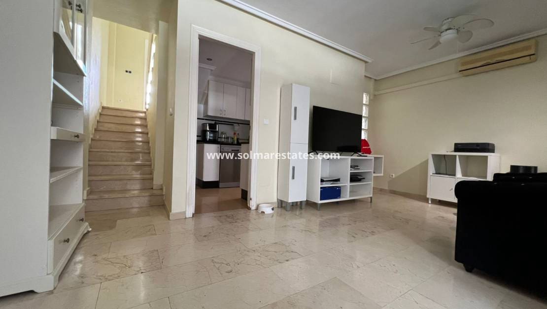 4 bedroom Townhouse for sale in Villamartin with pool - € 238,000 (Ref: 9667184)