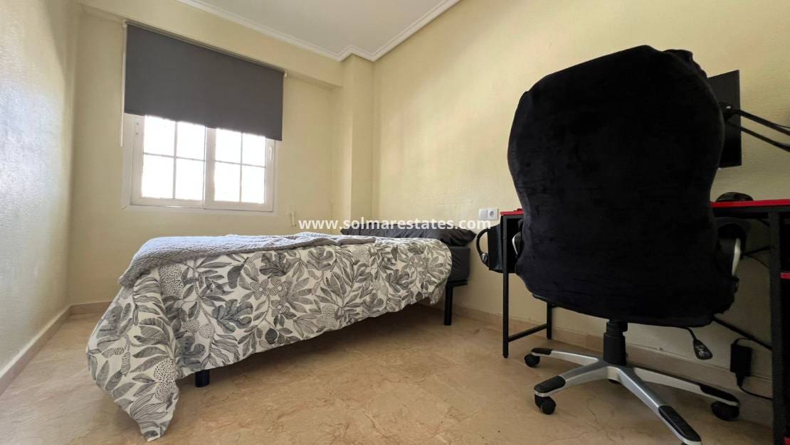 4 bedroom Townhouse for sale in Villamartin with pool - € 238,000 (Ref: 9667184)