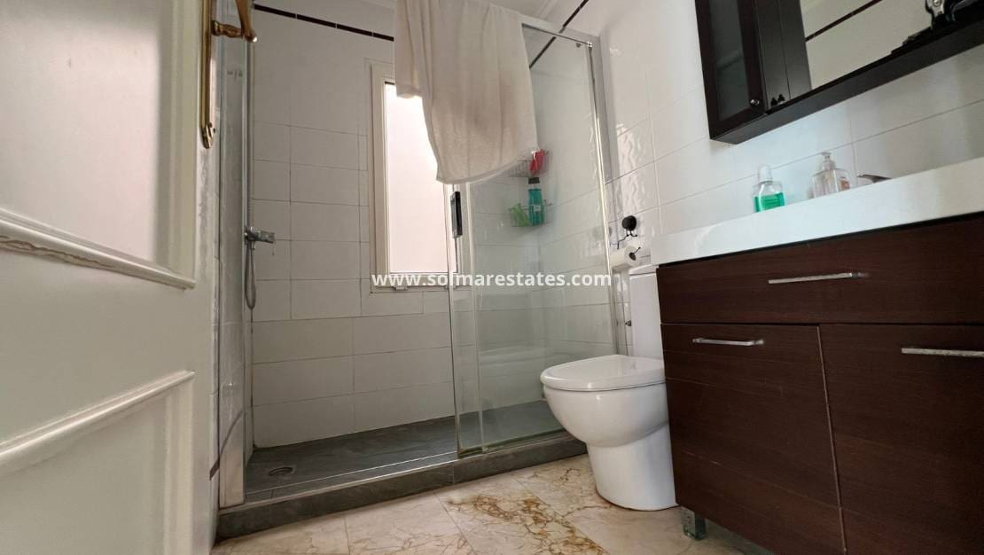 4 bedroom Townhouse for sale in Villamartin with pool - € 238,000 (Ref: 9667184)