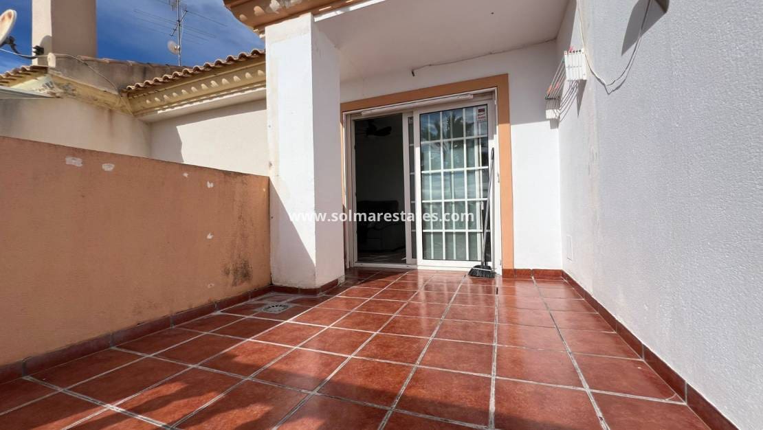 4 bedroom Townhouse for sale in Villamartin with pool - € 238,000 (Ref: 9667184)