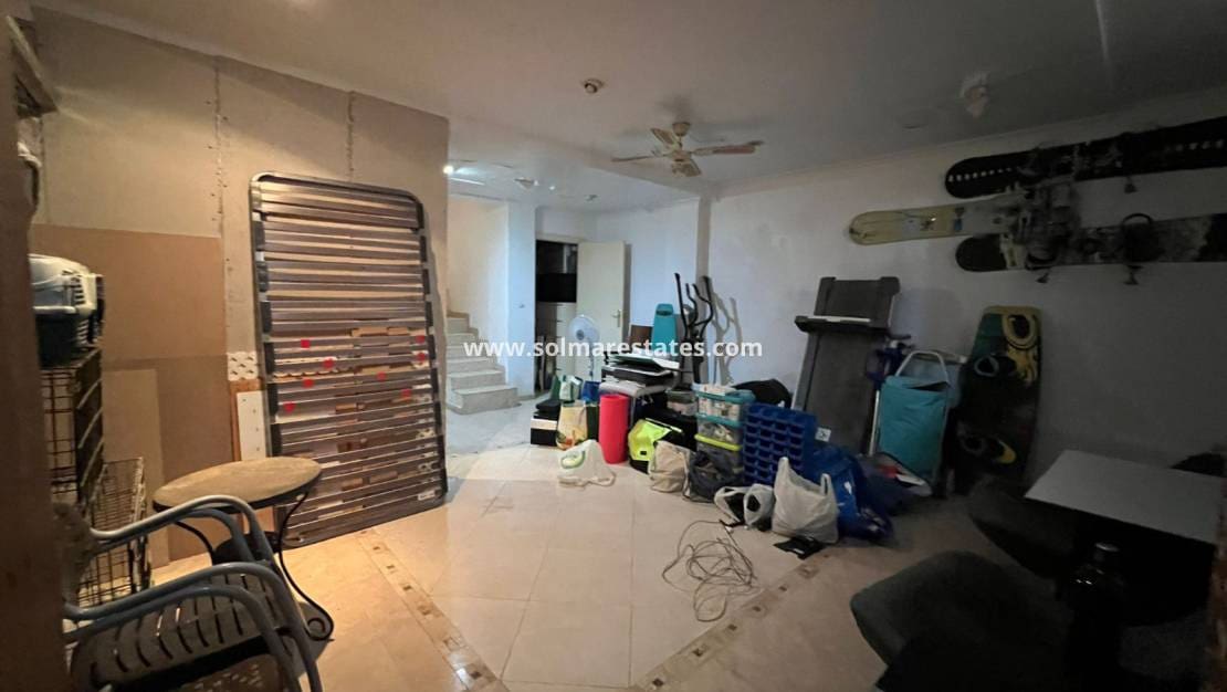 4 bedroom Townhouse for sale in Villamartin with pool - € 238,000 (Ref: 9667184)