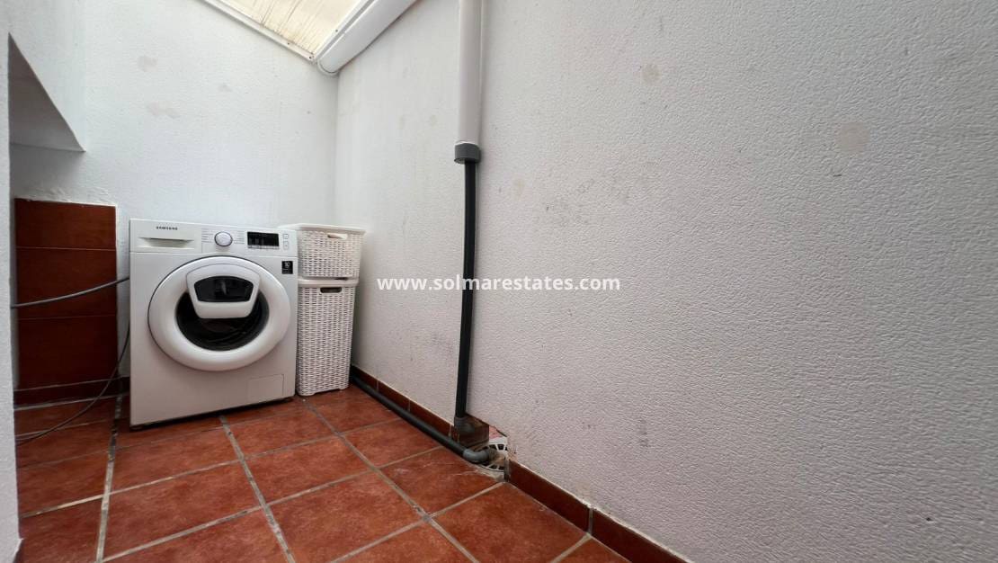 4 bedroom Townhouse for sale in Villamartin with pool - € 238,000 (Ref: 9667184)