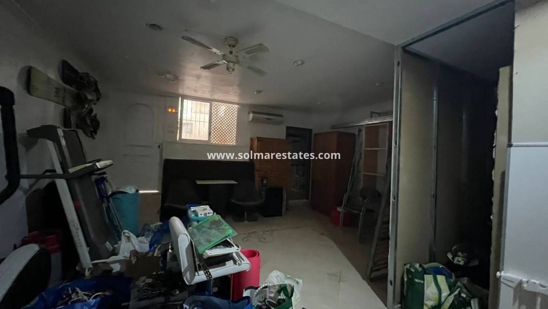 4 bedroom Townhouse for sale in Villamartin with pool - € 238,000 (Ref: 9667184)