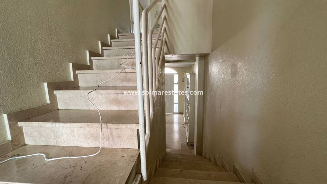 4 bedroom Townhouse for sale in Villamartin with pool - € 238,000 (Ref: 9667184)