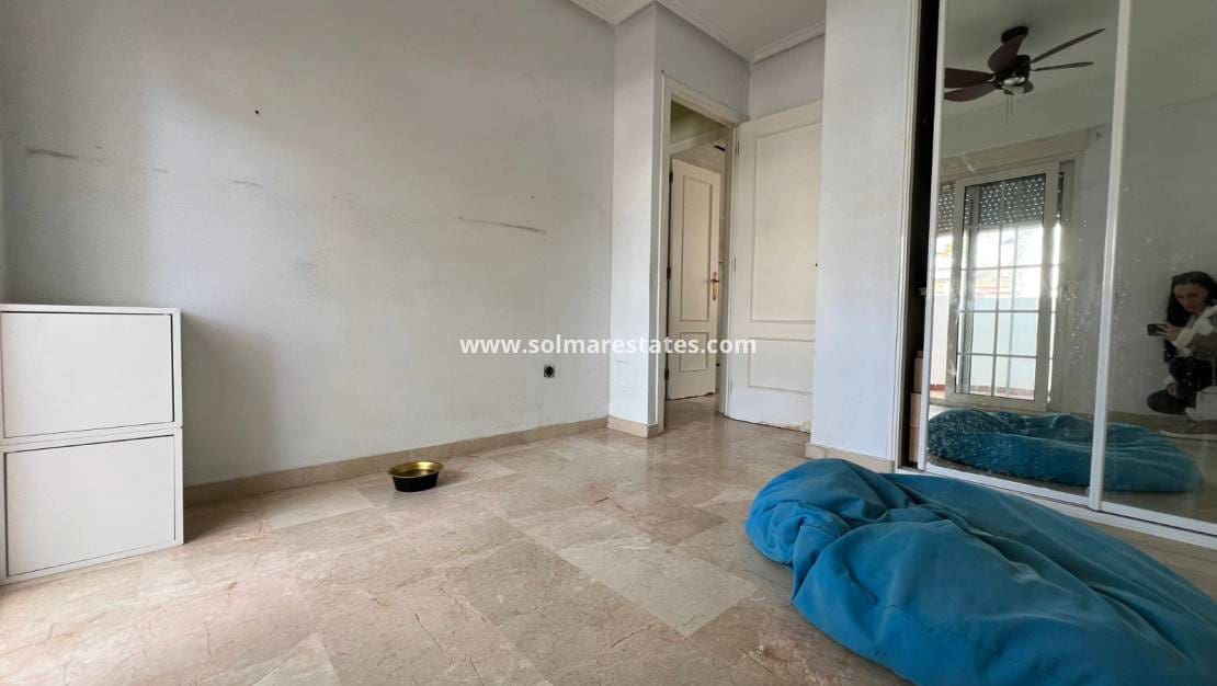 4 bedroom Townhouse for sale in Villamartin with pool - € 238,000 (Ref: 9667184)