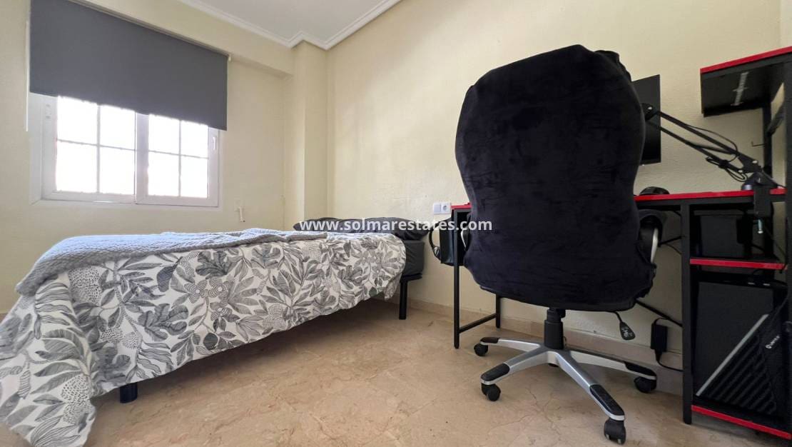 4 bedroom Townhouse for sale in Villamartin with pool - € 238,000 (Ref: 9667184)