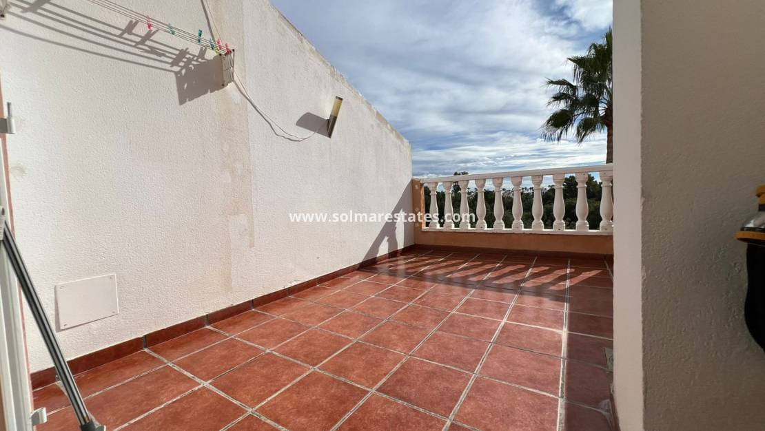 4 bedroom Townhouse for sale in Villamartin with pool - € 238,000 (Ref: 9667184)