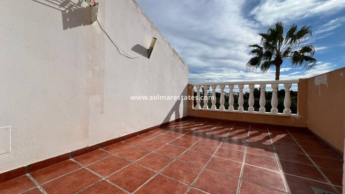 4 bedroom Townhouse for sale in Villamartin with pool - € 238,000 (Ref: 9667184)