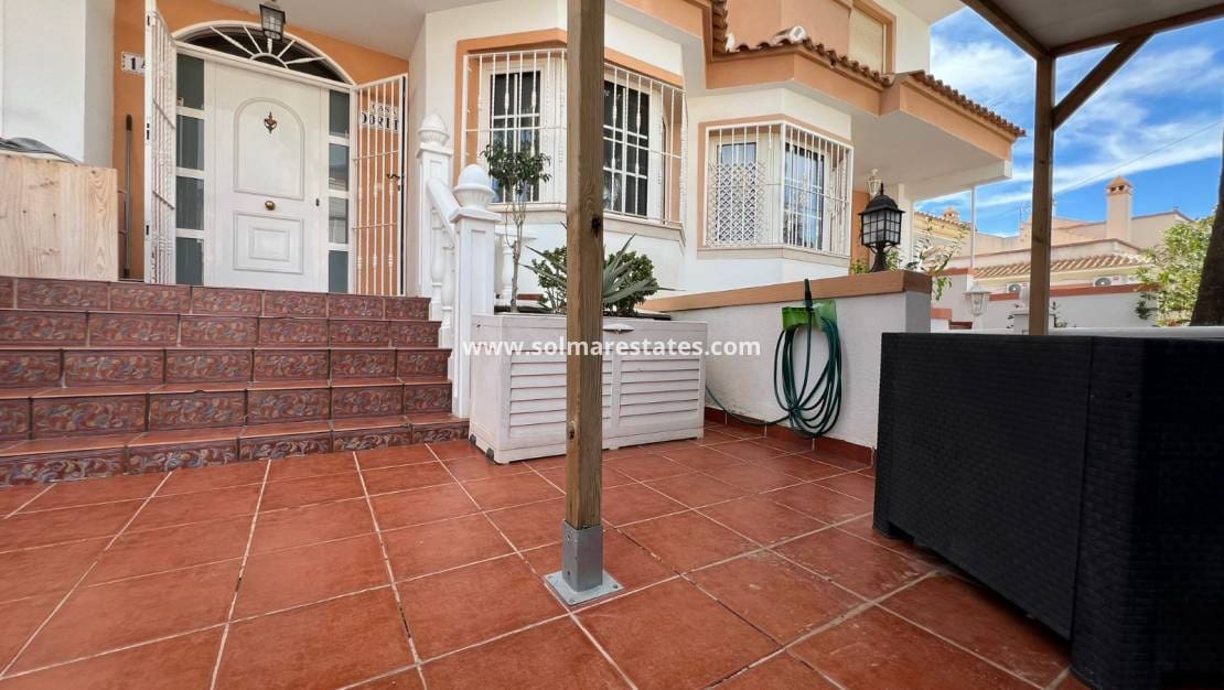 4 bedroom Townhouse for sale in Villamartin with pool - € 238,000 (Ref: 9667184)