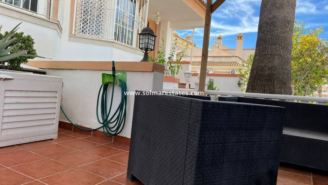 4 bedroom Townhouse for sale in Villamartin with pool - € 238,000 (Ref: 9667184)
