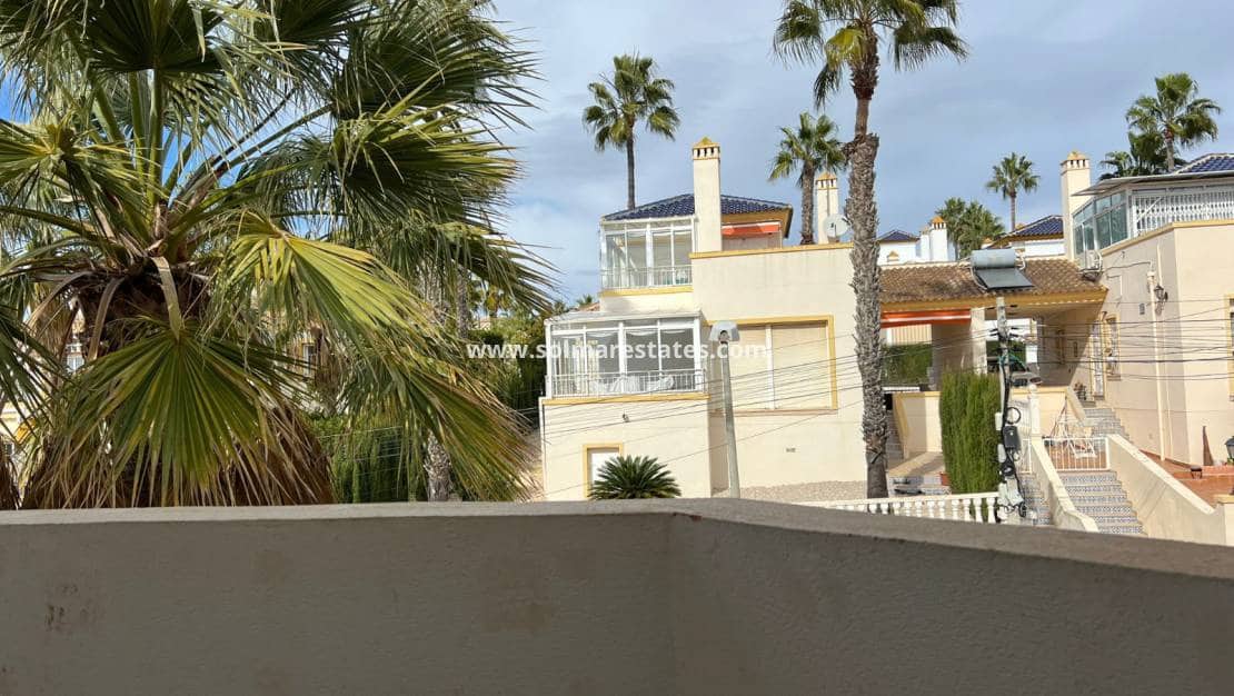 4 bedroom Townhouse for sale in Villamartin with pool - € 238,000 (Ref: 9667184)