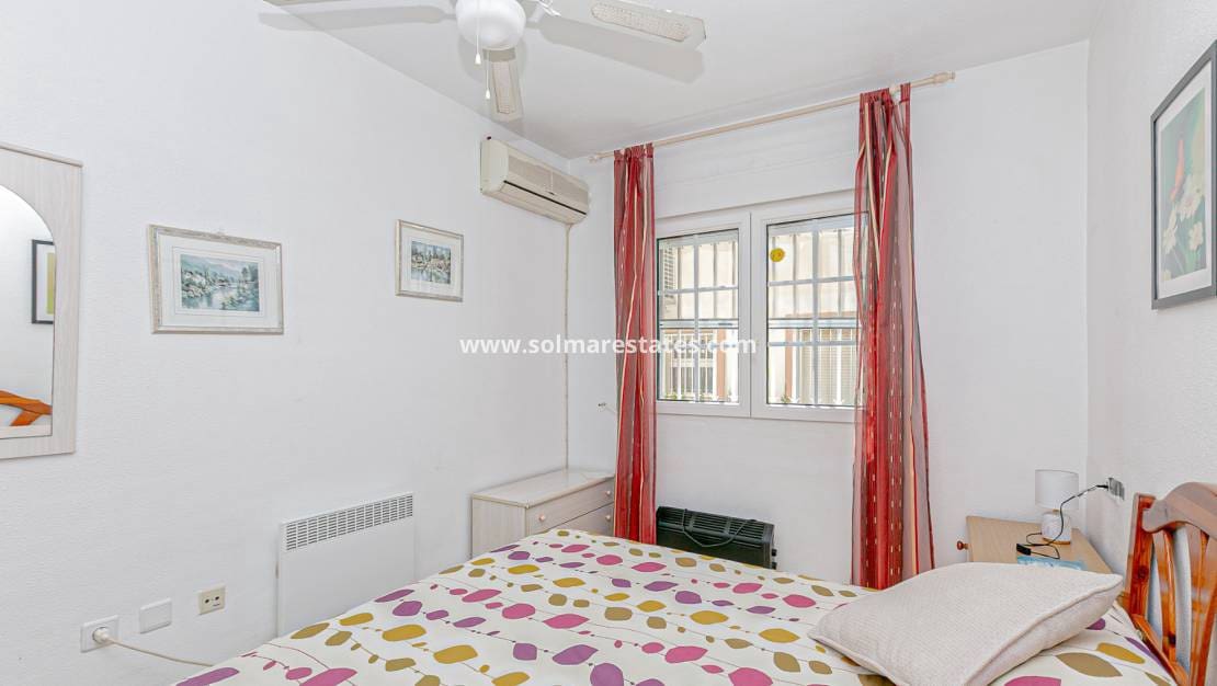 2 sovrum Lägenhet till salu i Playa Flamenca med pool - 199 999 € (Ref: 9669122)