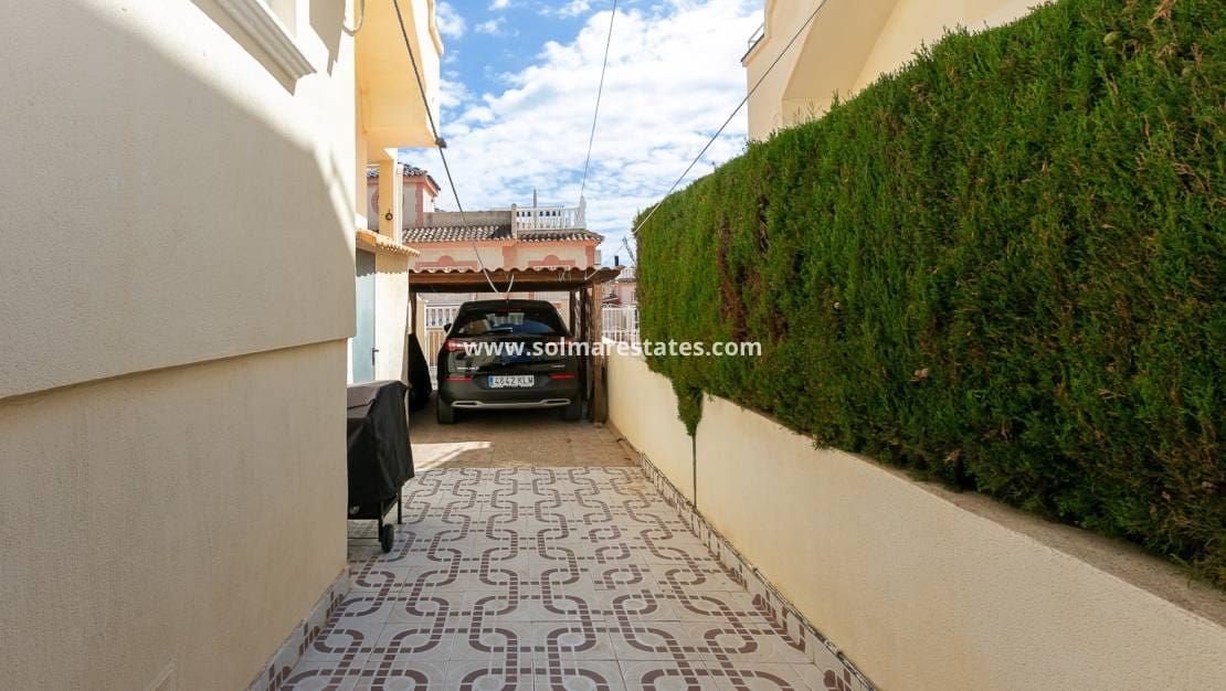 2 sovrum Lägenhet till salu i Playa Flamenca med pool - 199 999 € (Ref: 9669122)