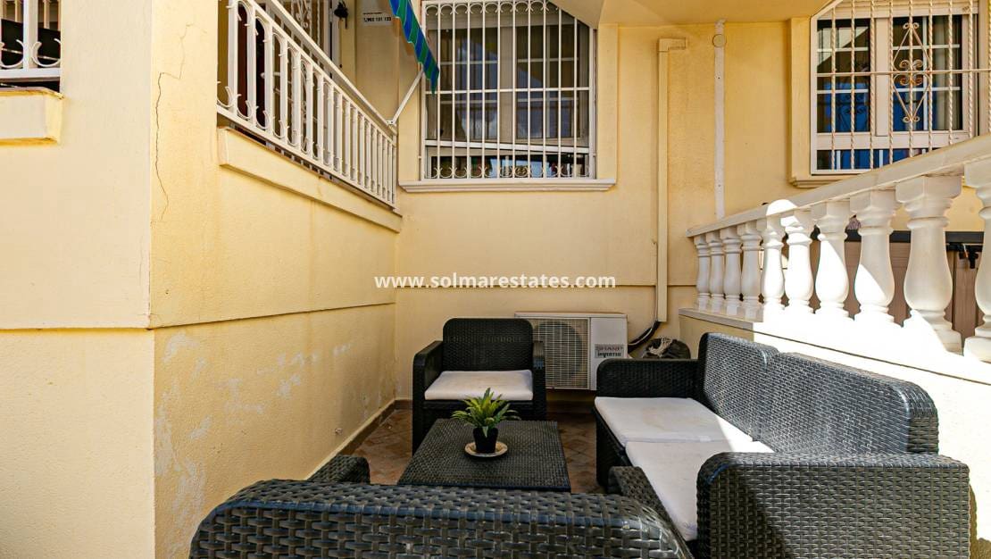 2 sovrum Lägenhet till salu i Playa Flamenca med pool - 199 999 € (Ref: 9669122)