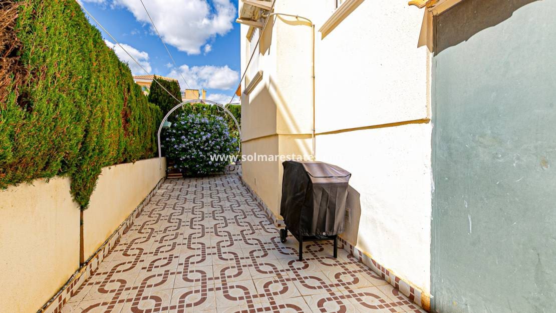 2 sovrum Lägenhet till salu i Playa Flamenca med pool - 199 999 € (Ref: 9669122)