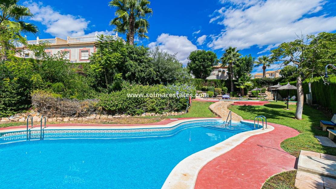2 sovrum Lägenhet till salu i Playa Flamenca med pool - 199 999 € (Ref: 9669122)