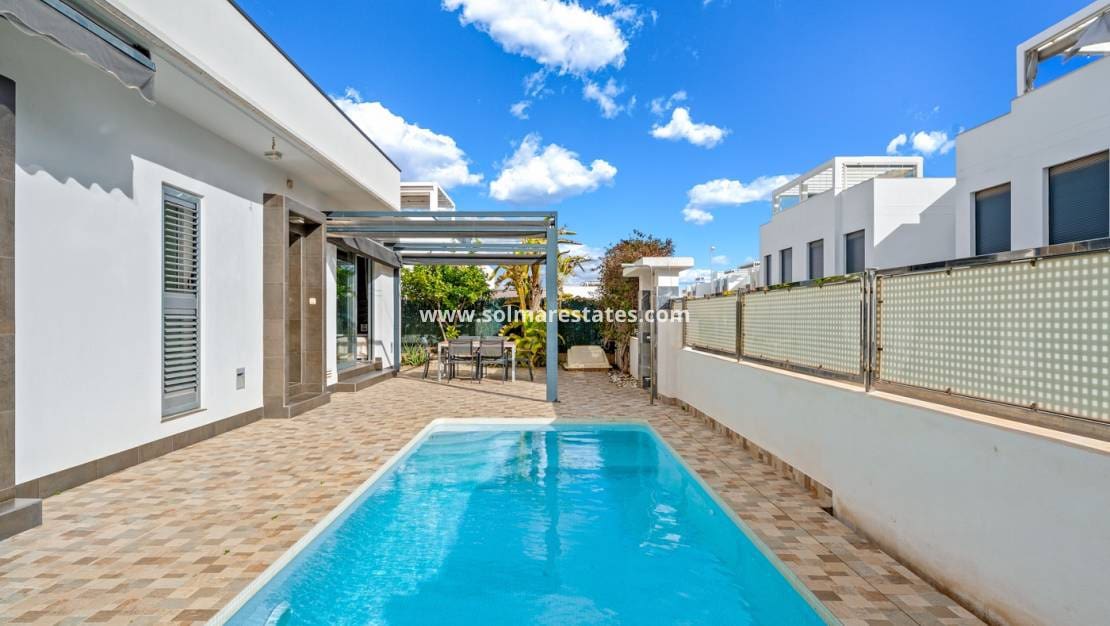 3 sypialnia Willa na sprzedaż w Ciudad Quesada z basenem - 425 000 € (Ref: 9674735)