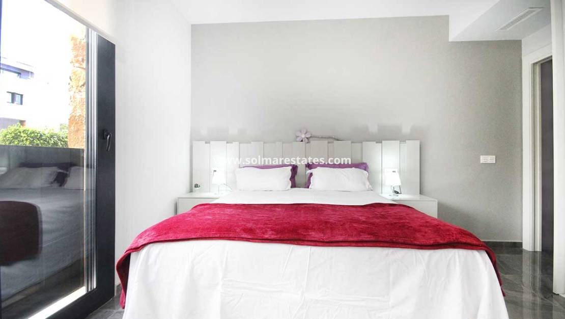 2 soverom Leilighet til salgs i Los Altos med svømmebasseng - € 269 950 (Ref: 9678167)