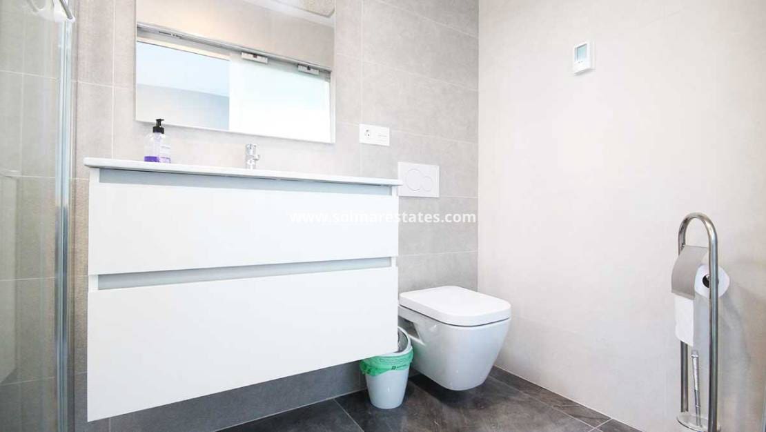 2 soverom Leilighet til salgs i Los Altos med svømmebasseng - € 269 950 (Ref: 9678167)