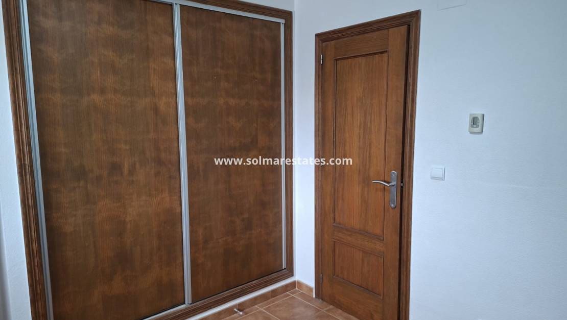 5 soveværelse Villa til salg i Catral med swimmingpool - € 449.995 (Ref: 9685688)