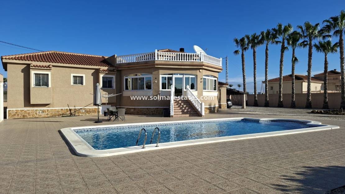 5 soveværelse Villa til salg i Catral med swimmingpool - € 449.995 (Ref: 9685688)