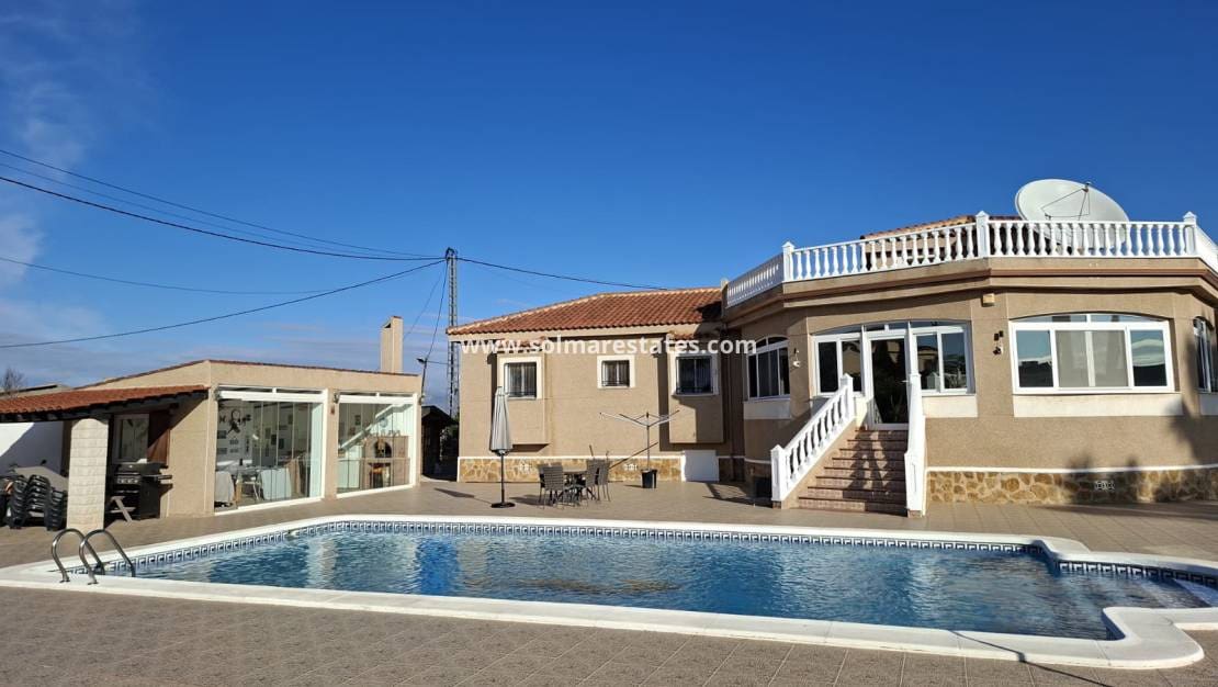 5 soveværelse Villa til salg i Catral med swimmingpool - € 449.995 (Ref: 9685688)