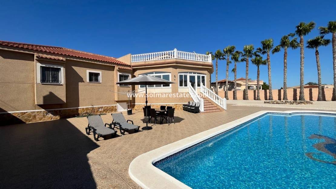 5 soveværelse Villa til salg i Catral med swimmingpool - € 449.995 (Ref: 9685688)