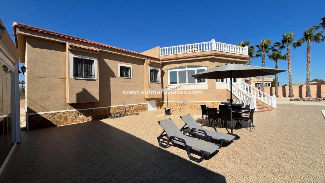 5 soveværelse Villa til salg i Catral med swimmingpool - € 449.995 (Ref: 9685688)