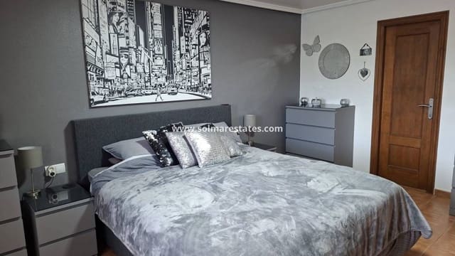 5 soveværelse Villa til salg i Catral med swimmingpool - € 449.995 (Ref: 9685688)