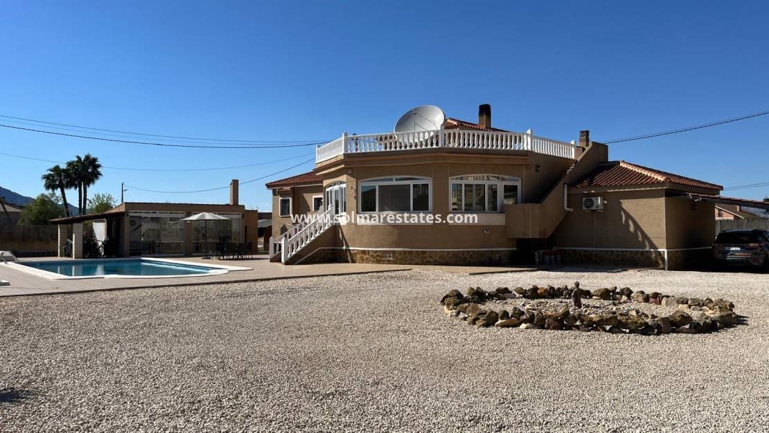 5 soveværelse Villa til salg i Catral med swimmingpool - € 449.995 (Ref: 9685688)