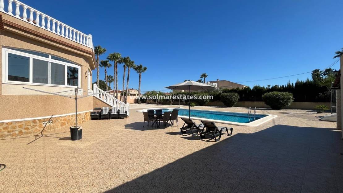 5 soveværelse Villa til salg i Catral med swimmingpool - € 449.995 (Ref: 9685688)