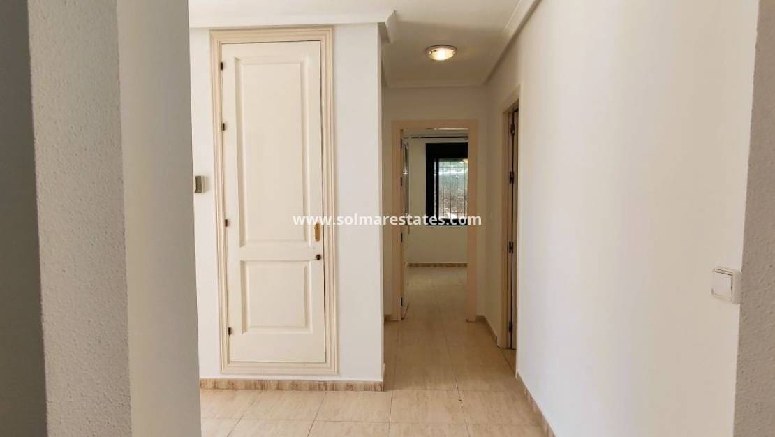 2 slaapkamer Appartement te koop in Campoamor met zwembad - € 169.000 (Ref: 9687327)