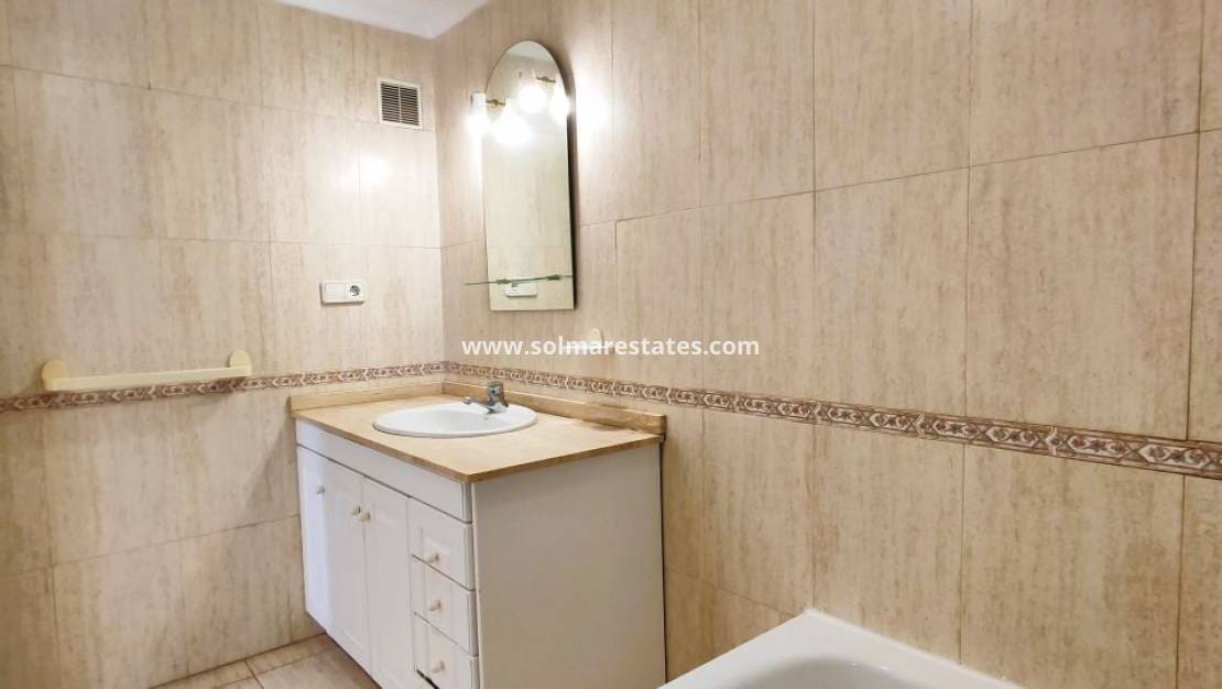 2 slaapkamer Appartement te koop in Campoamor met zwembad - € 169.000 (Ref: 9687327)