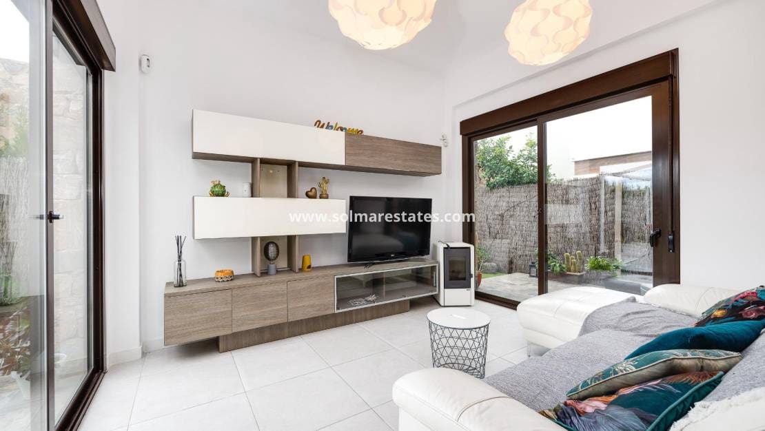 2 Zimmer Haus zu verkaufen in Cabo Roig mit Pool - 349.000 € (Ref: 9687329)