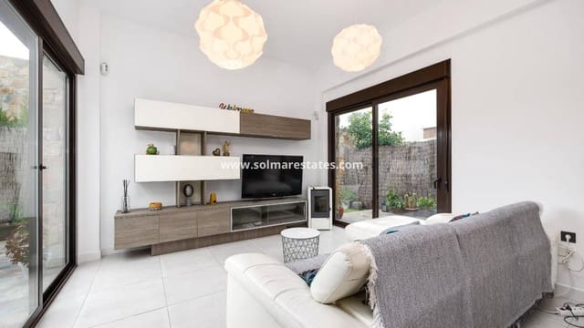 2 bedroom Townhouse for sale in Cabo Roig, Orihuela with pool - € 349,000 (Ref: 9687329)