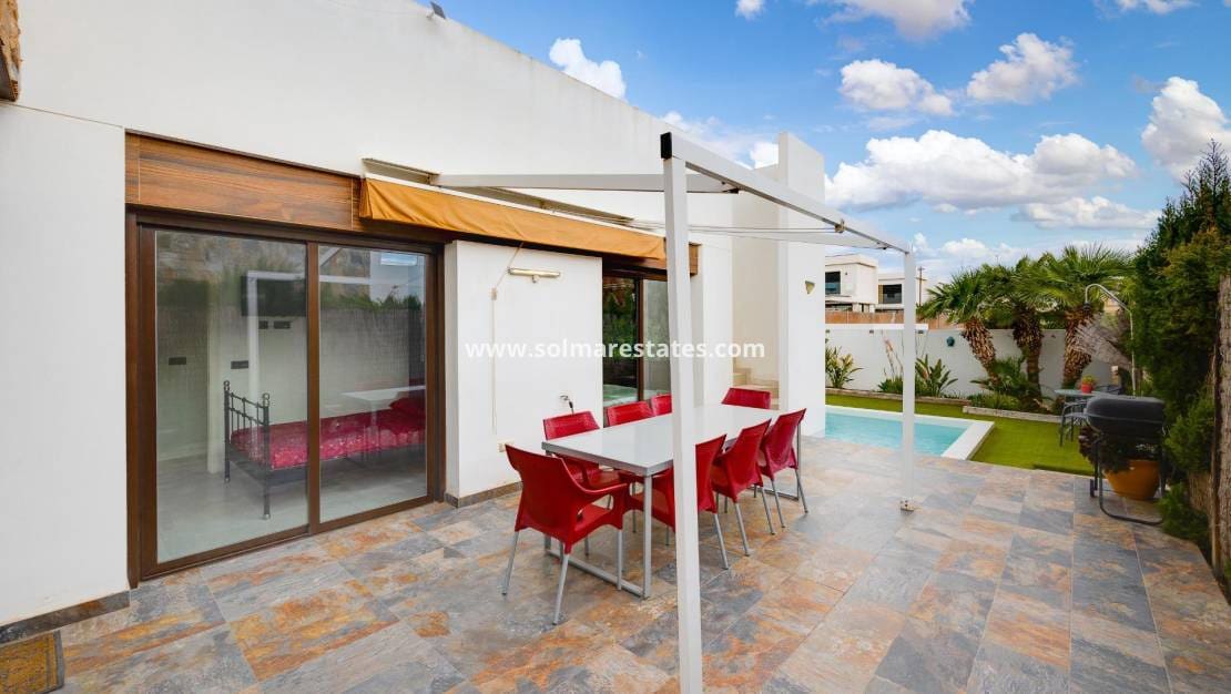 2 Zimmer Haus zu verkaufen in Cabo Roig mit Pool - 349.000 € (Ref: 9687329)