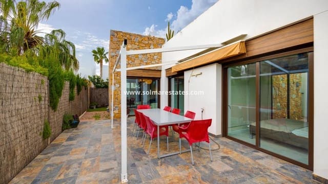 2 bedroom Townhouse for sale in Cabo Roig, Orihuela with pool - € 349,000 (Ref: 9687329)