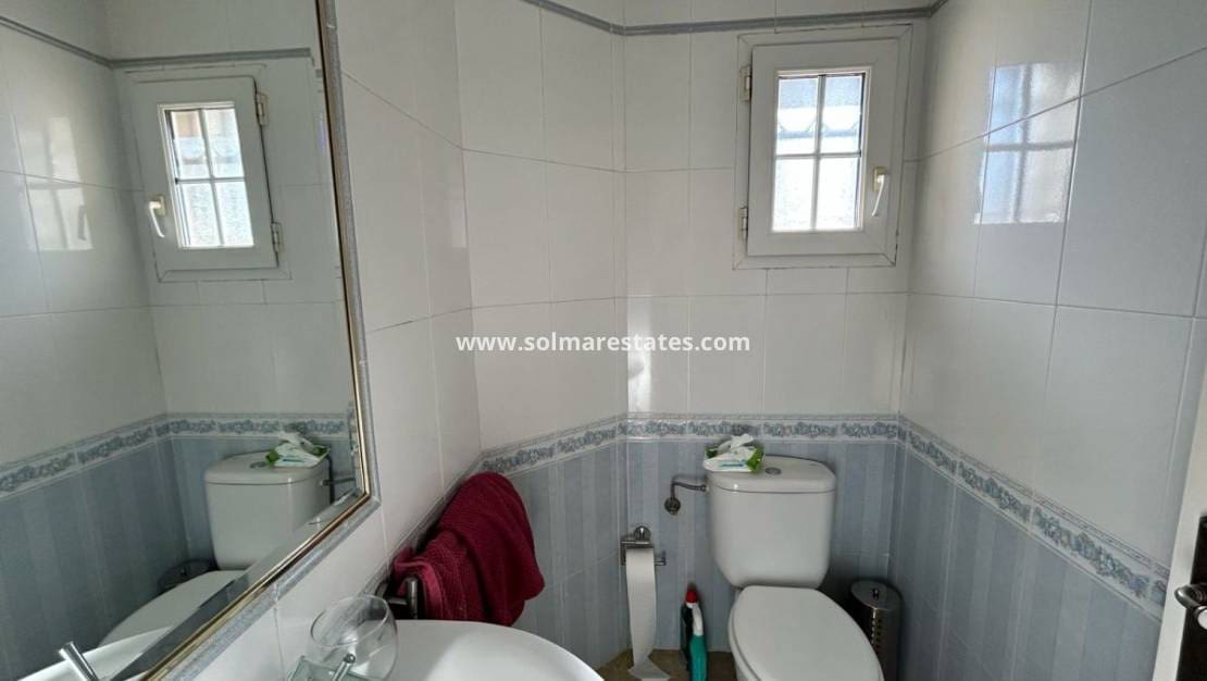 3 makuuhuone Paritalo myytävänä paikassa Villamartin mukana uima-altaan - 359 000 € (Ref: 9687496)