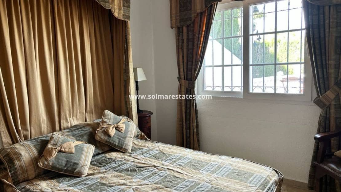 3 makuuhuone Paritalo myytävänä paikassa Villamartin mukana uima-altaan - 359 000 € (Ref: 9687496)