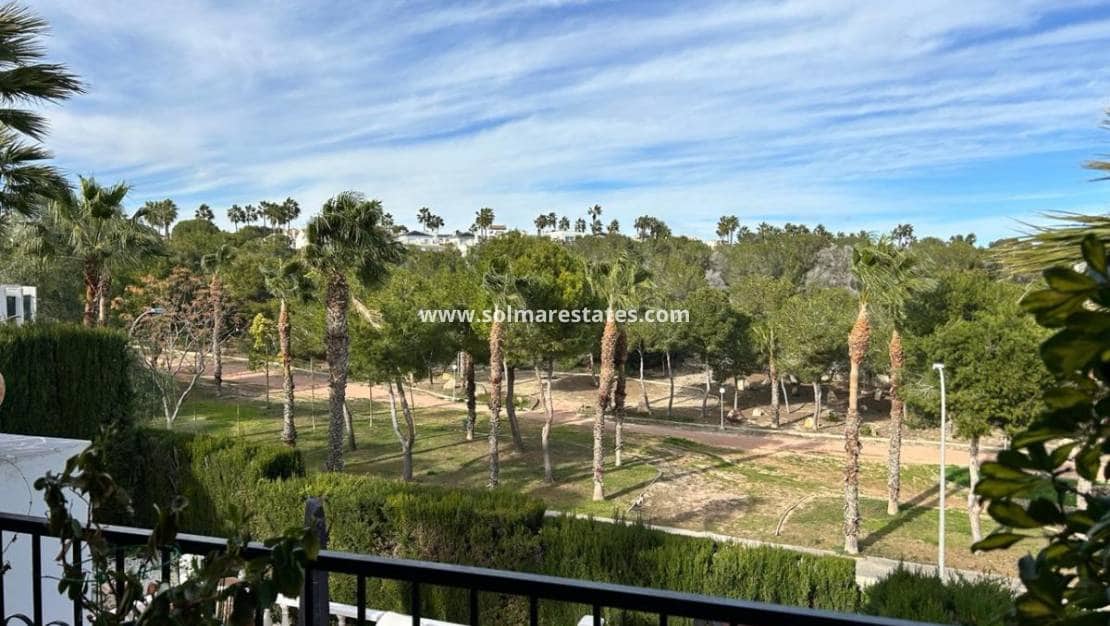 3 makuuhuone Paritalo myytävänä paikassa Villamartin mukana uima-altaan - 359 000 € (Ref: 9687496)