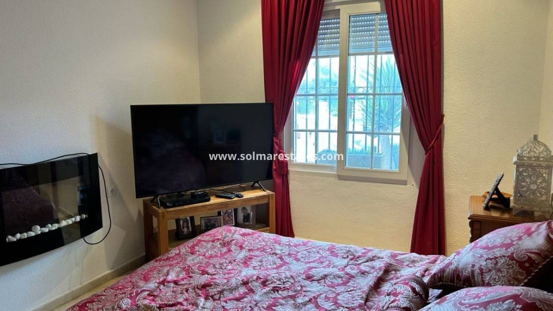 3 makuuhuone Paritalo myytävänä paikassa Villamartin mukana uima-altaan - 359 000 € (Ref: 9687496)