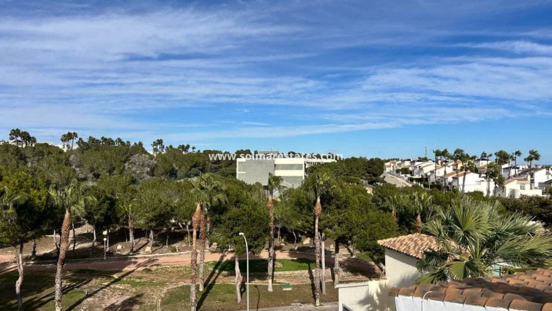 3 makuuhuone Paritalo myytävänä paikassa Villamartin mukana uima-altaan - 359 000 € (Ref: 9687496)