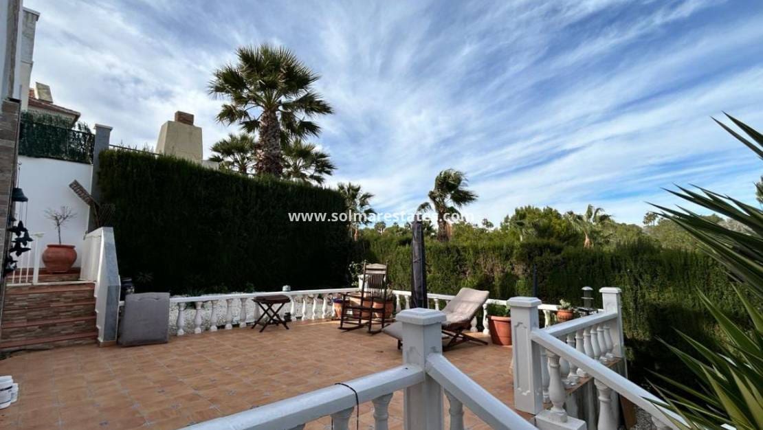 3 makuuhuone Paritalo myytävänä paikassa Villamartin mukana uima-altaan - 359 000 € (Ref: 9687496)