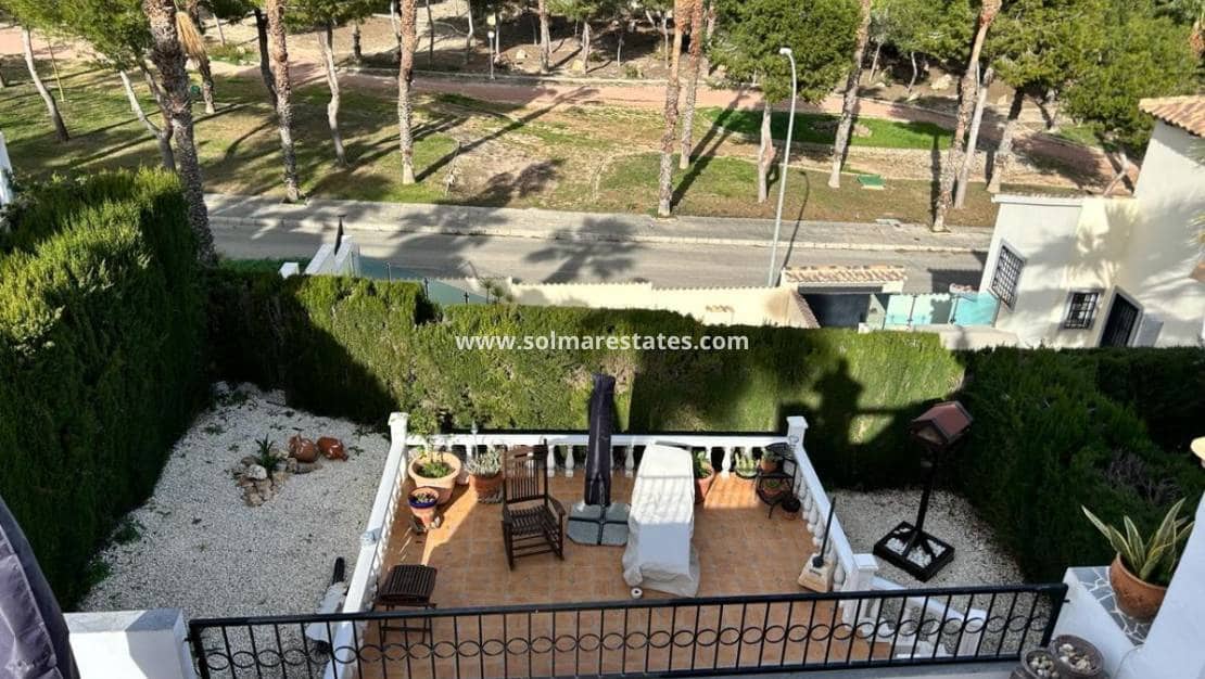 3 makuuhuone Paritalo myytävänä paikassa Villamartin mukana uima-altaan - 359 000 € (Ref: 9687496)