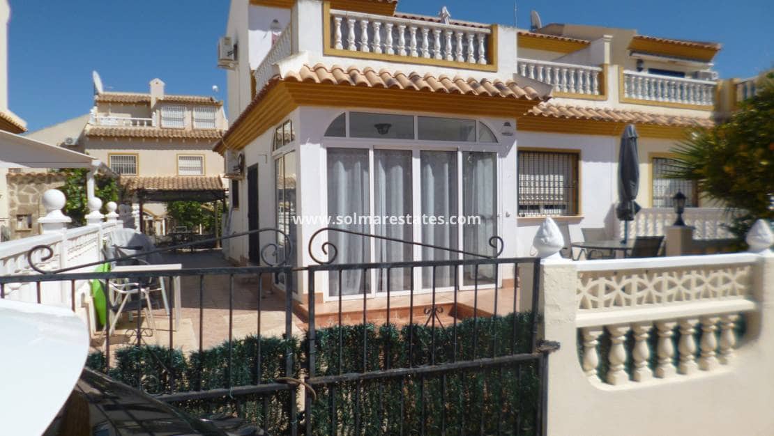 3 sypialnia Dom blizniak na sprzedaż w Playa Flamenca z basenem - 299 000 € (Ref: 9687619)