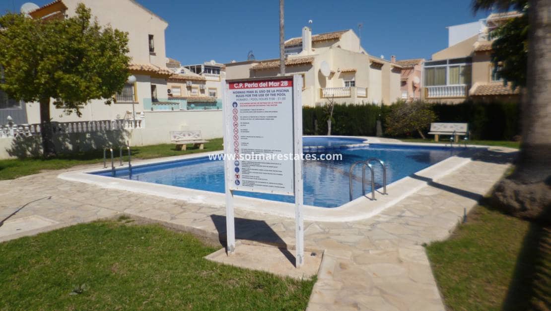 3 sypialnia Dom blizniak na sprzedaż w Playa Flamenca z basenem - 299 000 € (Ref: 9687619)