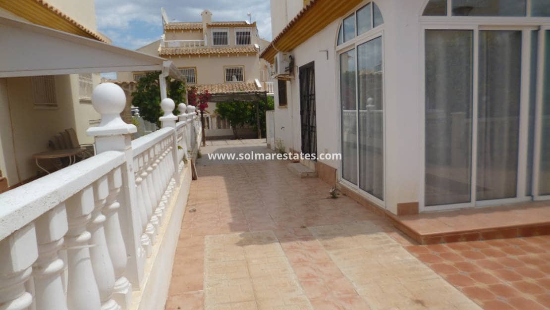 3 bedroom Semi-detached Villa for sale in Playa Flamenca with pool - € 299,000 (Ref: 9687619)