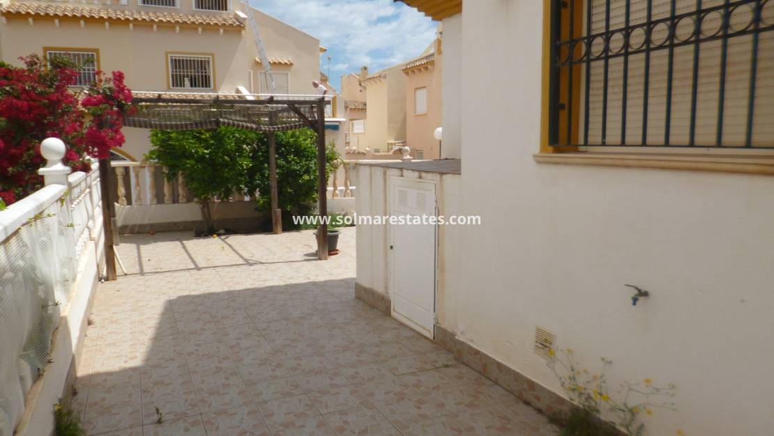3 bedroom Semi-detached Villa for sale in Playa Flamenca with pool - € 299,000 (Ref: 9687619)