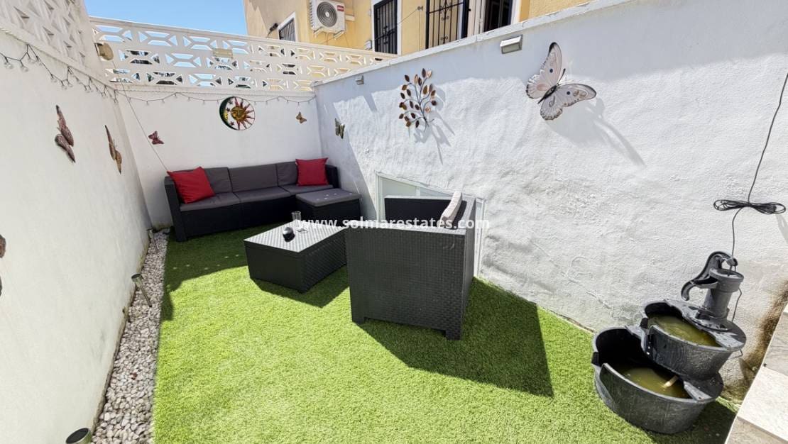 2 bedroom Apartment for sale in Villamartin with pool - € 159,995 (Ref: 9699238)