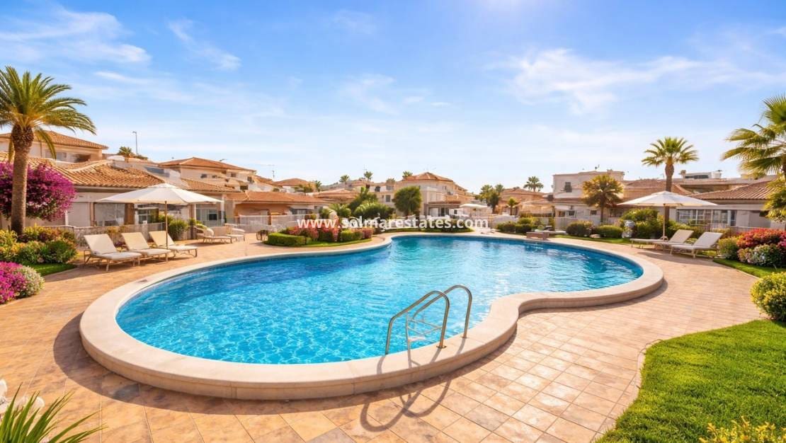Casa de 2 habitaciones en La Florida en venta con piscina - 205.000 € (Ref: 9713456)